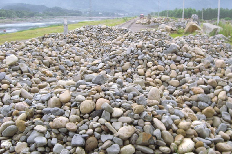 河卵石在我國(guó)比較常見(jiàn)，資源豐富